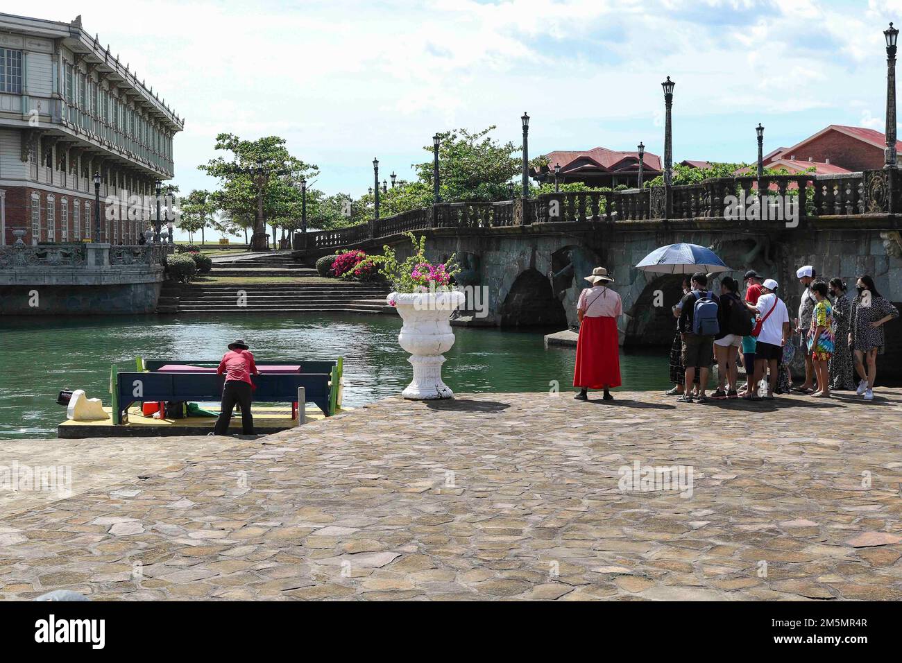 BATAAN, Philippines (March 27, 2022) Sailors, assigned to the Nimitz-class aircraft carrier USS Abraham Lincoln (CVN 72), participate in a Morale Welfare and Recreation (MWR) tour at Las Casa Filipinas de Acuzar, Philippines. While in the Philippines, Abraham Lincoln celebrated the 70th year of the U.S. Philippine alliance through at-sea distinguished visitor embarks, ship tours, community relations projects, MWR tours and a reception hosted in the ship’s hangar bay. Abraham Lincoln Strike Group is on a scheduled deployment in the U.S. 7th Fleet area of operations to enhance interoperability t Stock Photo