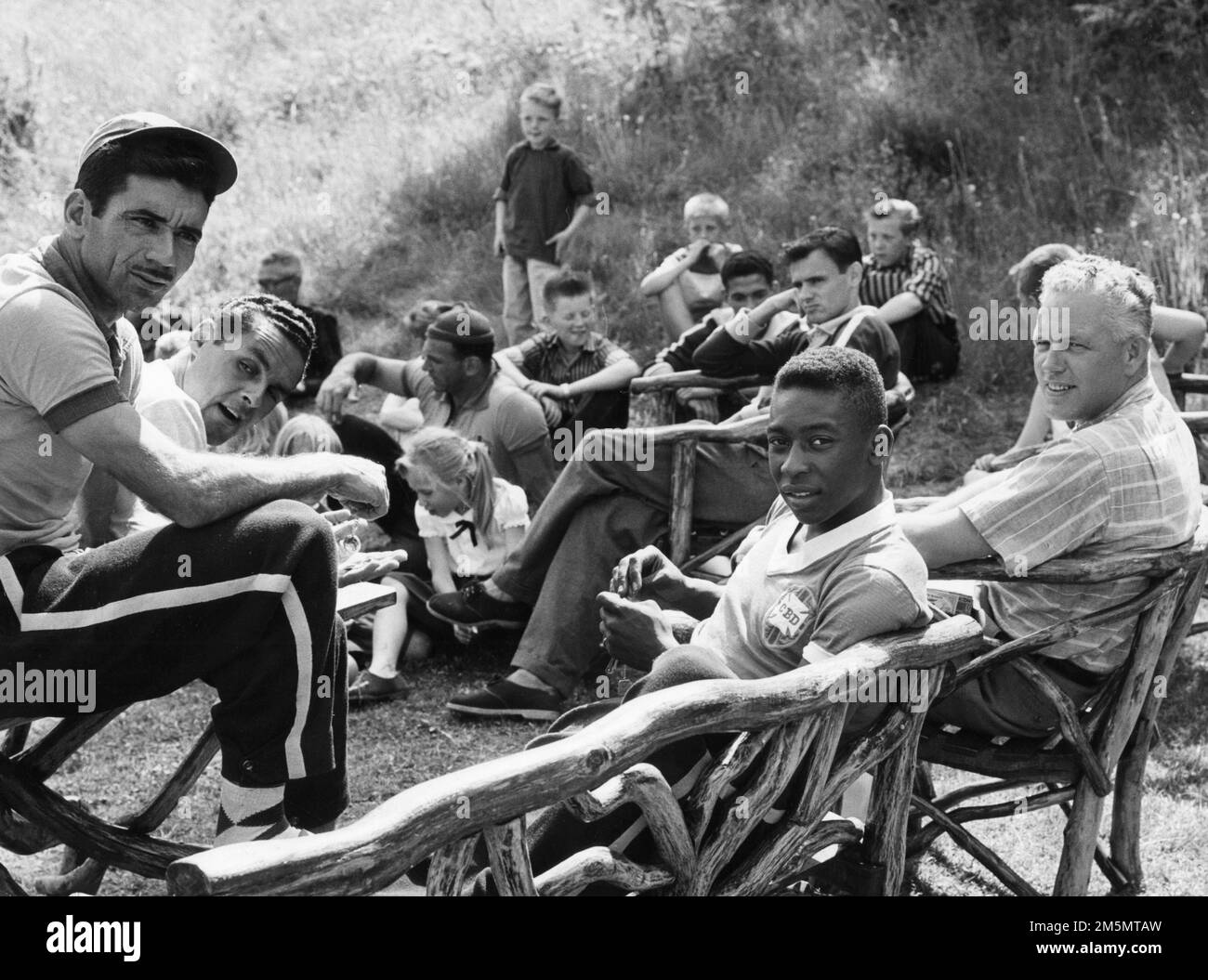 The Brazilian football team at their base in Hindas outside Gothenburg during the 1958 FIFA World Cup held in Sweden. in the picture 17 year old star Pelé (sitting) and Nilton Santos (left).Photo: Rune Andréasson / GöteborgsBild / TT / code 3001 Stock Photo