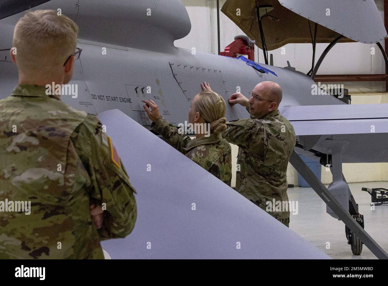 U.S. Army Soldiers attending the Advanced Leaders Course at the U.S. Army Aviation Center of Excellence Noncommissioned Officer Academy - Fort Eustis apply knowledge they learned about leadership March 28, 2022 during the Commandants Challenge and weight & balance procedures by weighing different airframes found in the army fleet at Fort Eustis, Virginia. Stock Photo