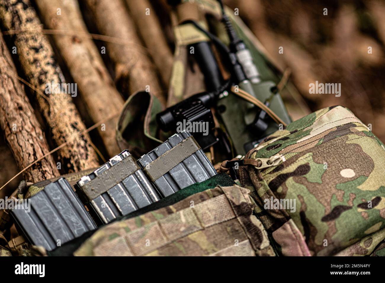 Operator loadout hi-res stock photography and images - Alamy