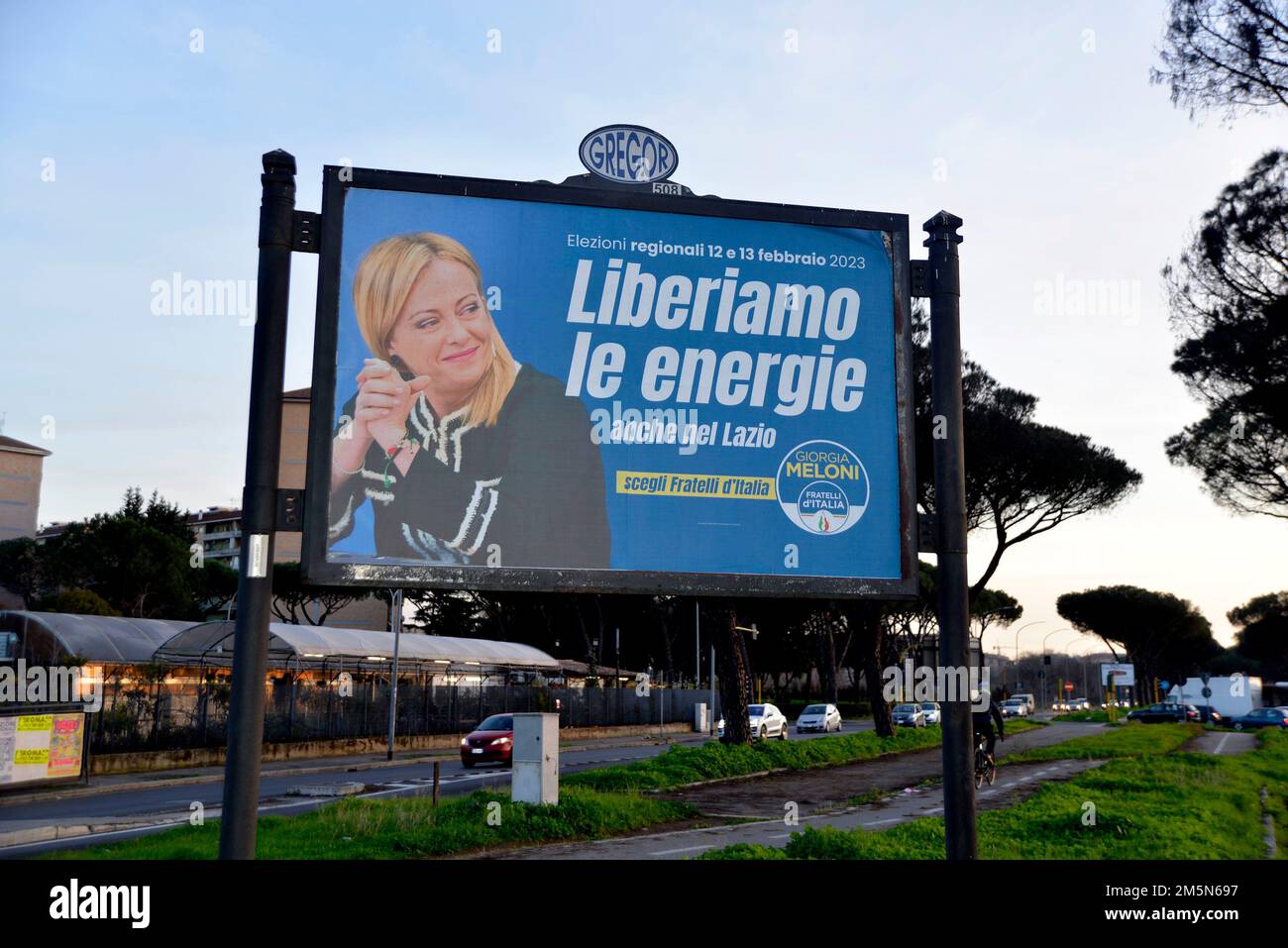 Roma tappezzata di cartelloni pubblicitari di Giorgia Meloni, Presidente del Consiglio Stock Photo