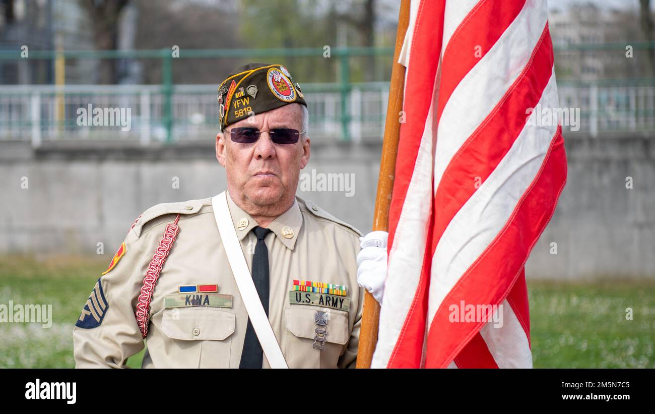 Former U.S. Army Sergeant Leslie Kina, who served in Vietnam as an Army combat engineer, bears the U.S. flag during a tribute ceremony to commemorate the resistance of German invaders in World War I, Mar. 29, 2022. The ceremony paid homage to King Albert I and the heroic efforts and sacrifices of his fortification fighters in Liège during World War I as well as the Liège Fortifications fighters during the two World Wars. (DoD photo by Tech. Sgt. Daniel E. Fernandez) Stock Photo