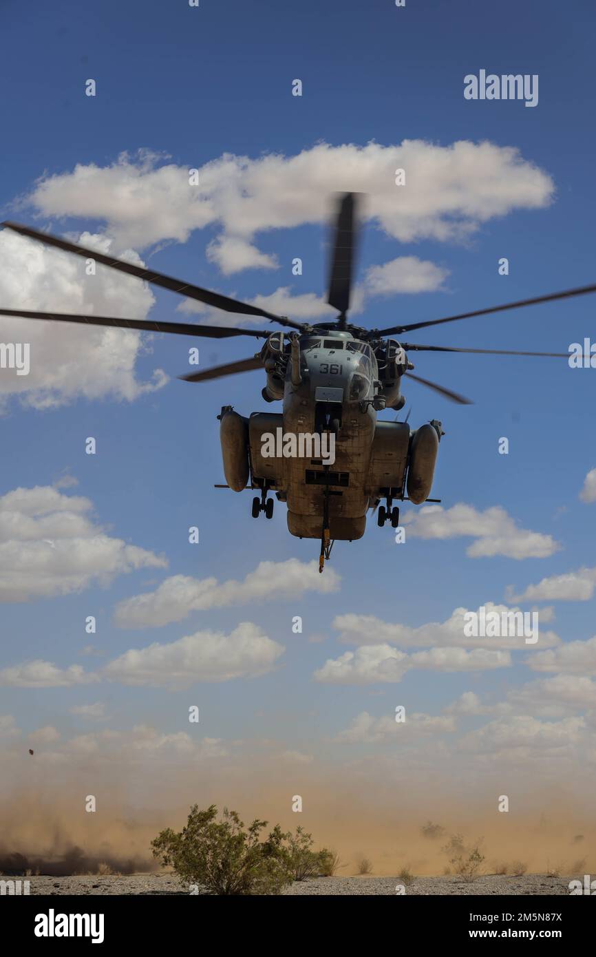 A U.S. Marine Corps CH-53E Super Stallion, assigned to Marine Aviation Weapons and Tactics Squadron One (MAWTS-1), is positioned to conduct an external lift exercise during Weapons and Tactics Instructor (WTI) course 2-22, at Auxiliary Airfield II, near Yuma, Arizona, March 29, 2022. WTI is a seven-week training event hosted by MAWTS-1, providing standardized advanced tactical training and certification of unit instructor qualifications to support Marine aviation training and readiness, and assists in developing and employing aviation weapons and tactics. Stock Photo
