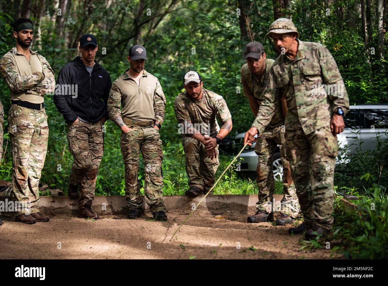 U.S. Air Force special warfare operators learn about tracking in the