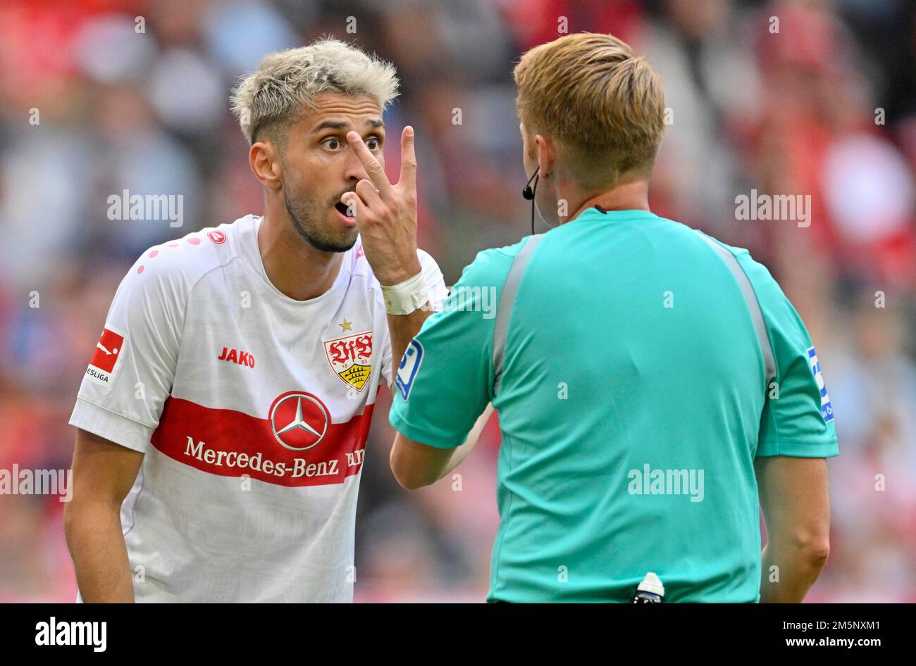 Atakan Karazor VfB Stuttgart (16) complains to referee Referee Christian Dingert, Allianz Arena, Munich, Bavaria, Germany Stock Photo