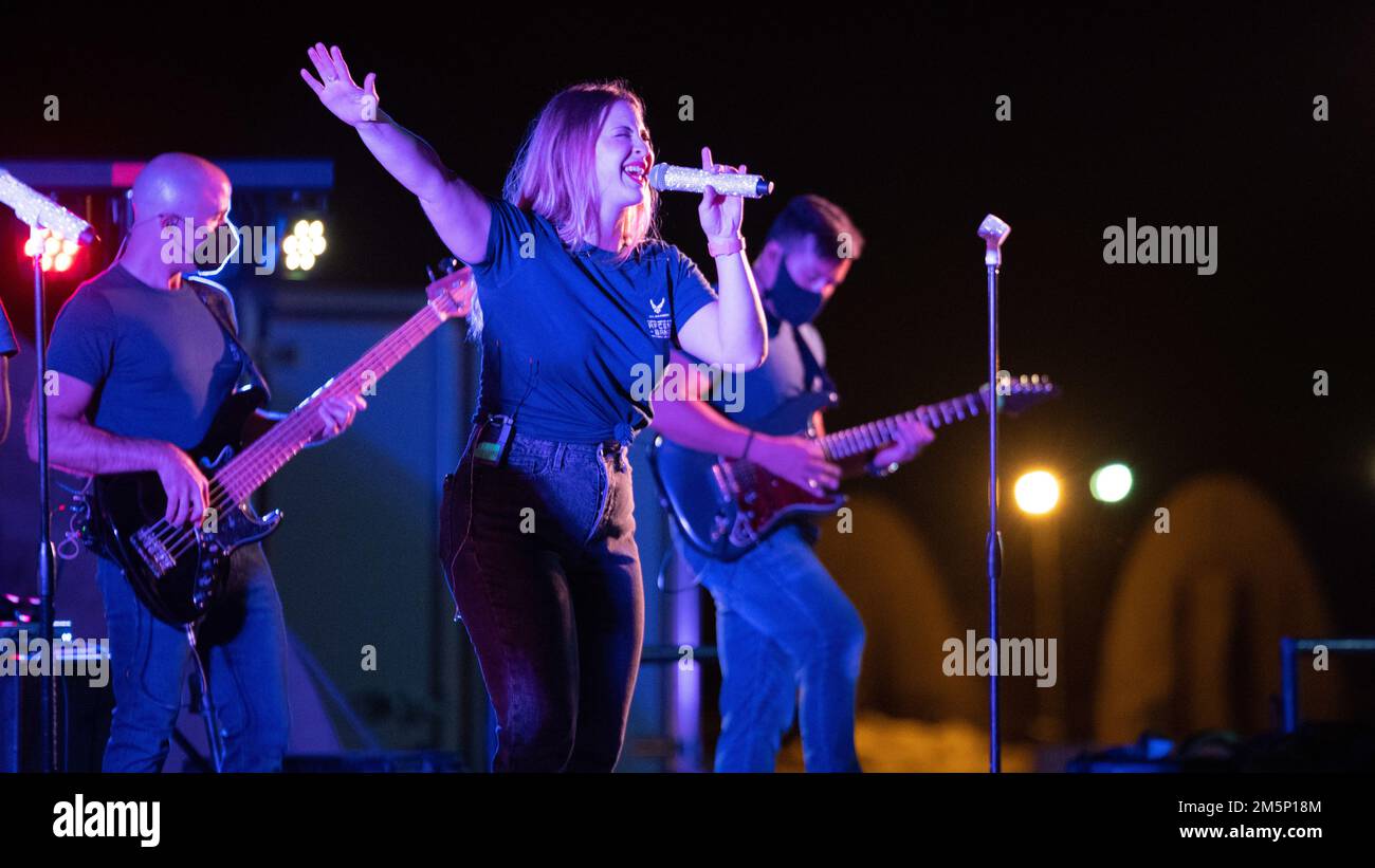 Senior Airman Courtney Woods, U.S. Air Forces Central Band singer, performs at Prince Sultan Air Base, Kingdom of Saudi Arabia, Feb. 26, 2022. The AFCENT Band is the only permanently assigned Air Force Band to the Central Command Area of Responsibility. Stock Photo