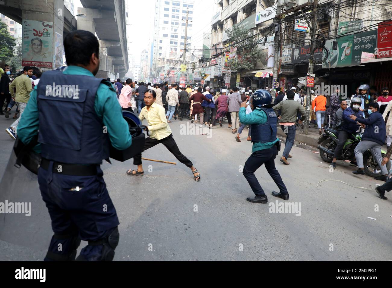 Dhaka, Bangladesh - December 30, 2022: Bangladesh Jamaat-e-Islami clashed with the police during a mass rally demanding the caretaker government at Ma Stock Photo