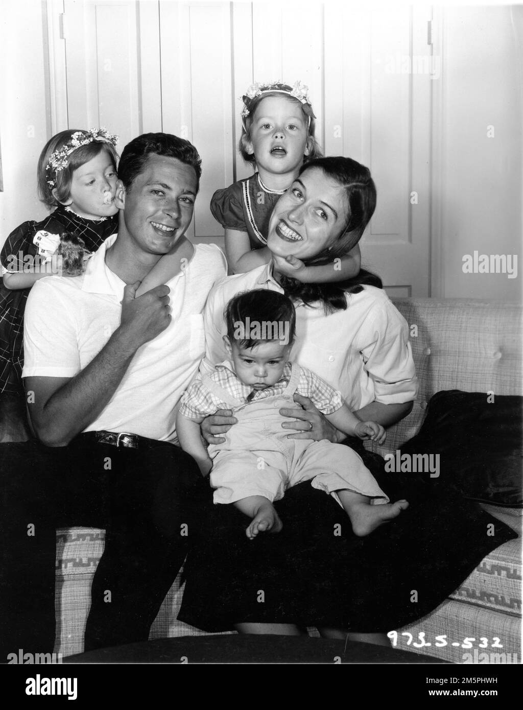 JOHN KERR at home with his wife PRISCILLA SMITH KERR and their twin daughters and son publicity for RODGERS and HAMMERSTEIN's SOUTH PACIFIC 1958 director JOSHUA LOGAN music Richard Rodgers lyrics Oscar Hammerstein II based on Tales of the South Pacific by James A. Michener Rodgers and Hammerstein Productions / Magna Theatre Corporation / Twentieth Century Fox Stock Photo