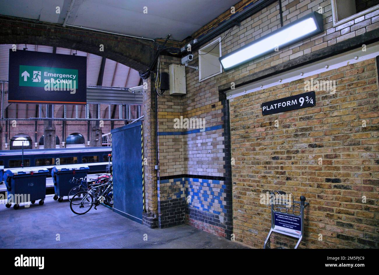 Platform 9 and 3/4 at King