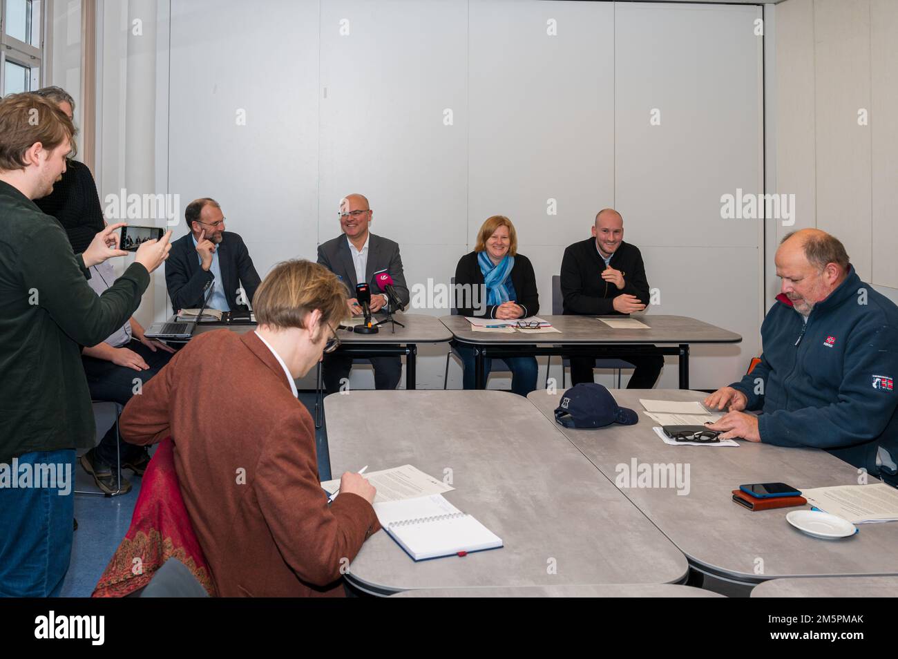 Kiel, Deutschland,  30. 12.2022  Bericht zur aktuellen Lage der Reinigungsmaßnahmen gegen die Ölverschmutzung auf dem Nord-Ostsee-Kanal mit Umweltmini Stock Photo
