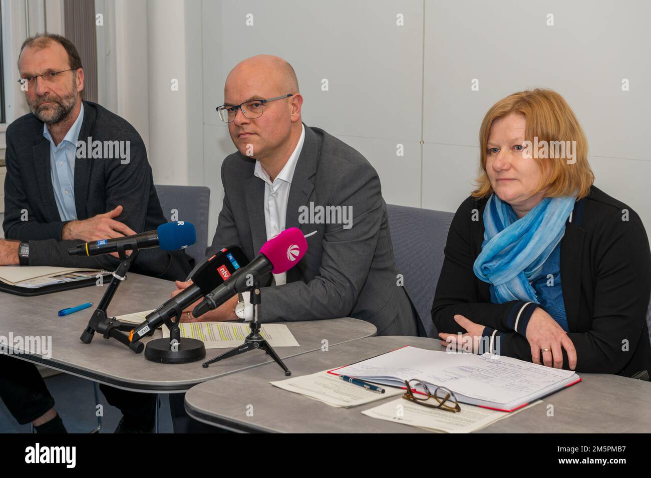 Kiel, Deutschland,  30. 12.2022  Bericht zur aktuellen Lage der Reinigungsmaßnahmen gegen die Ölverschmutzung auf dem Nord-Ostsee-Kanal mit Umweltmini Stock Photo