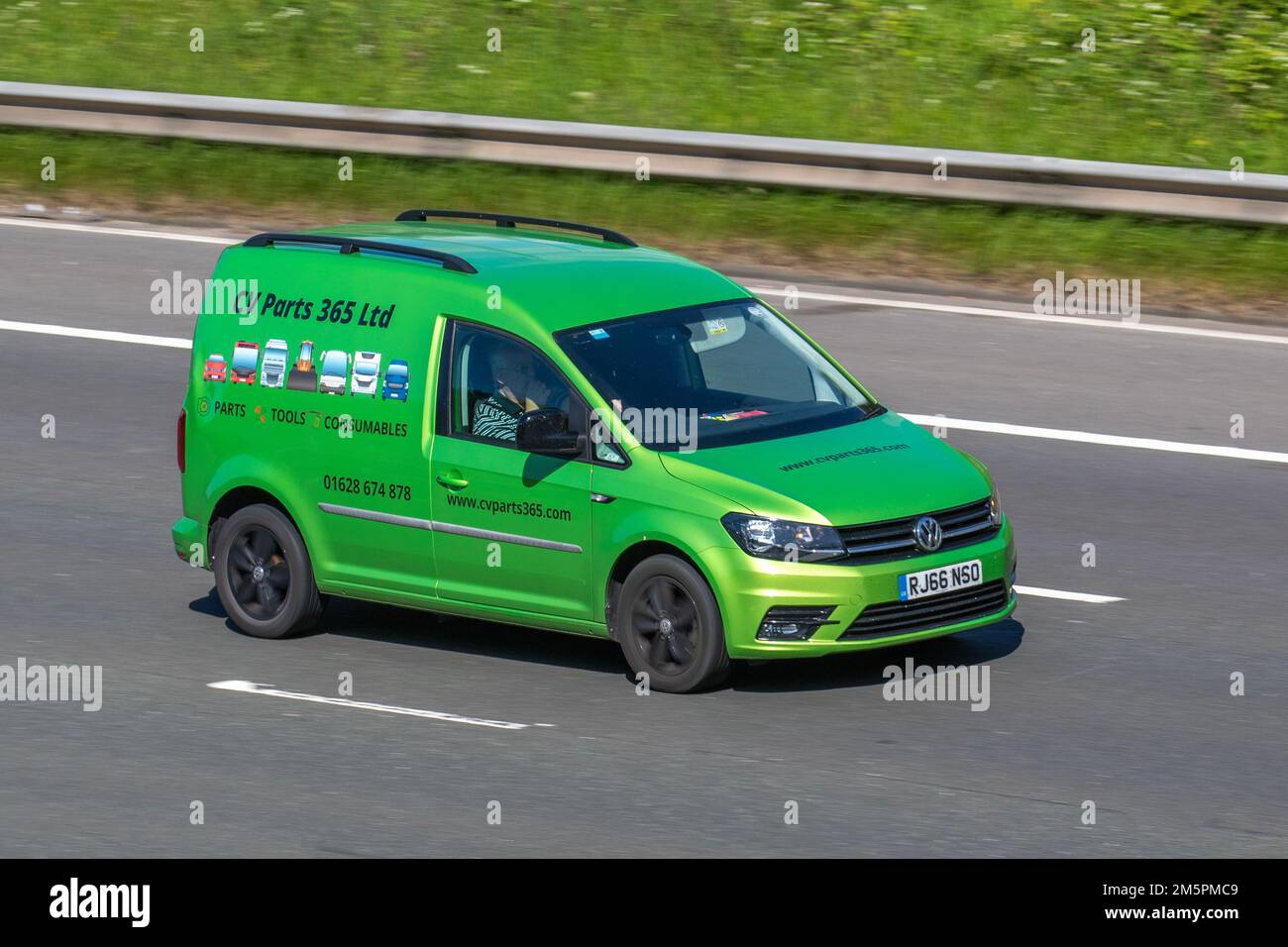 C V PARTS 365 Ltd Motor Trade Parts, Tools, Consumables. 2016 Green VW VOLKSWAGEN CADDY 1968cc Diesel 5 speed manual; travelling on the M6 Motorway UK Stock Photo
