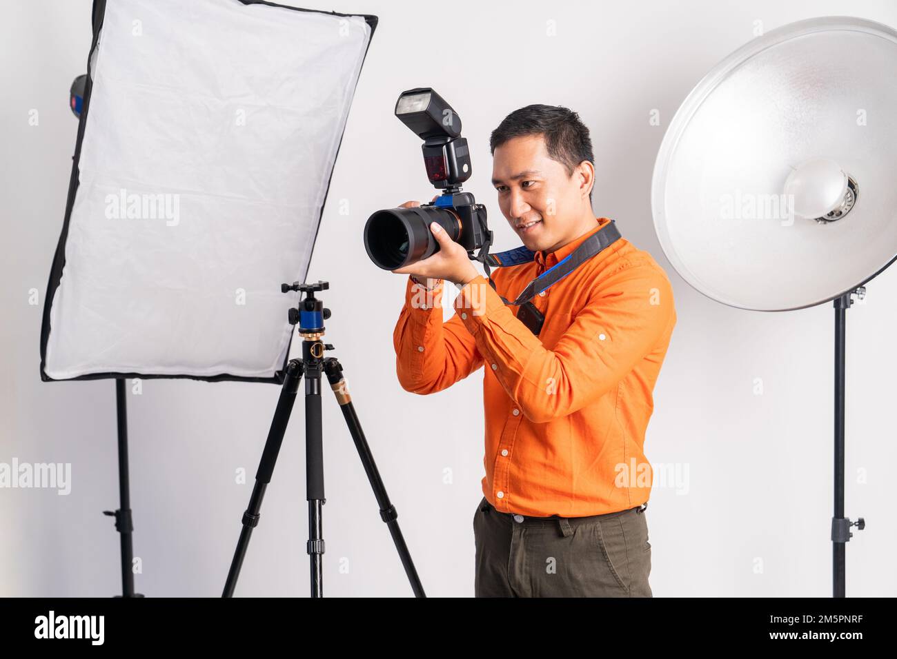Man takes photograph model hi-res stock photography and images - Alamy
