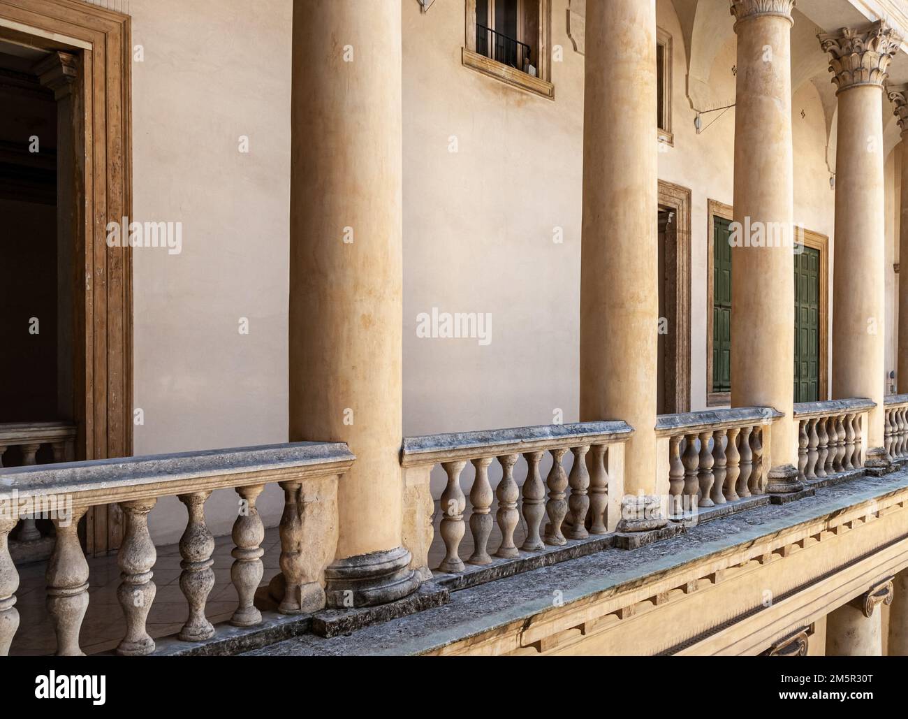 Renaissance arcade corinthian columns hi-res stock photography and ...