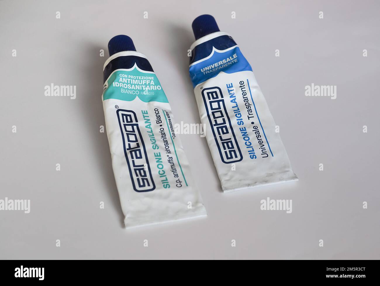 Silicone sigillante hi-res stock photography and images - Alamy