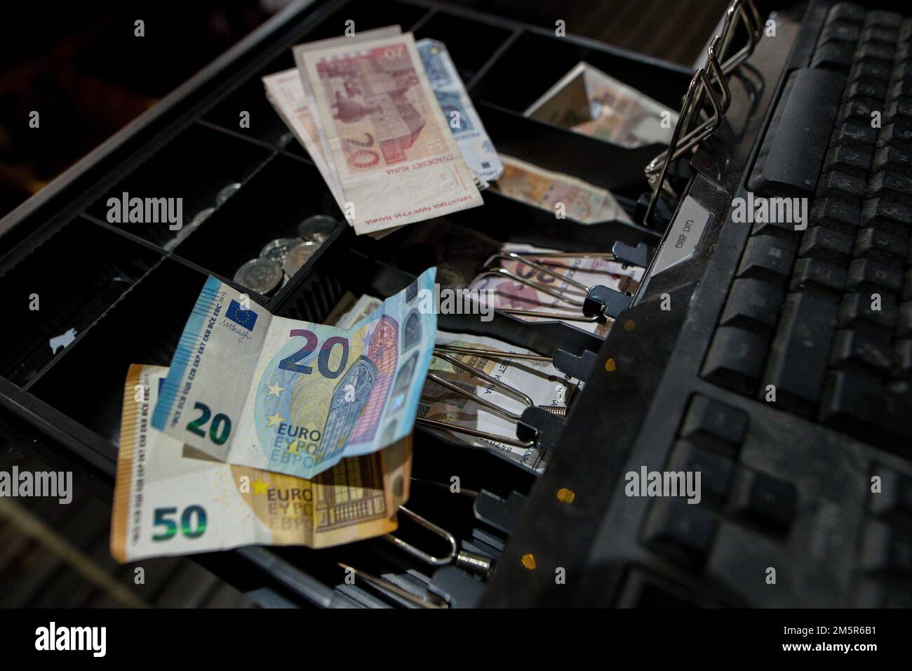 Zagreb, Croatia. 30th Dec, 2022. Euro banknotes seen in the cash register  of a coffee shop, in Zagreb, Croatiaa, on December 30, 2022.From 1 January 2023, the euro will become the official currency of the Republic of Croatia. Photo: Zeljko Lukunic/PIXSELL Credit: Pixsell/Alamy Live News Stock Photo