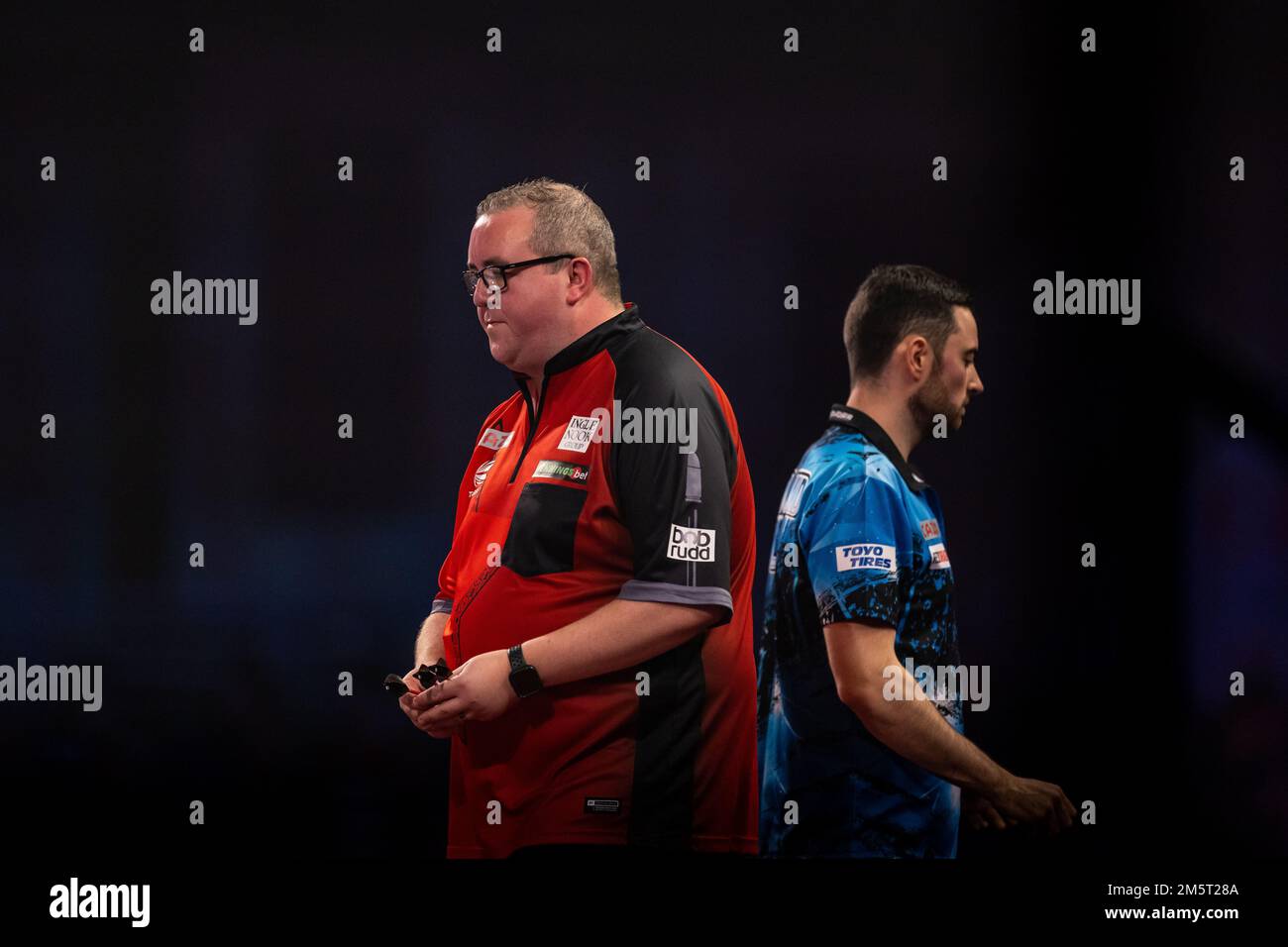 Stephen Bunting and Luke Humphries in action during day thirteen of the