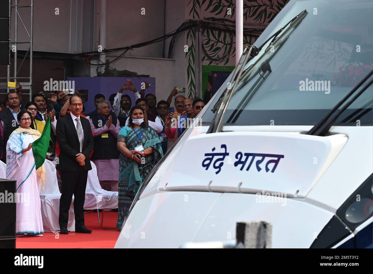 KOLKATA, INDIA - DECEMBER 30: Chief minister Mamata Banerjee refuse to take seat on dias and flags off Vande Bharat Express Train from Howrah to NJP route at Howrah station on December 30, 2022 in Kolkata, India. Soon after performing the last rites of his mother Heeraben in Ahmedabad, Prime Minister Narendra Modi attended pre-planned developmental works including flagging off Vande Bharat Express connecting Howrah to New Jalpaiguri, in West Bengal, via video conferencing. This is West Bengal's first and the country's seventh Vande Bharat train to be launched. (Photo by Samir Jana/Hindustan Ti Stock Photo