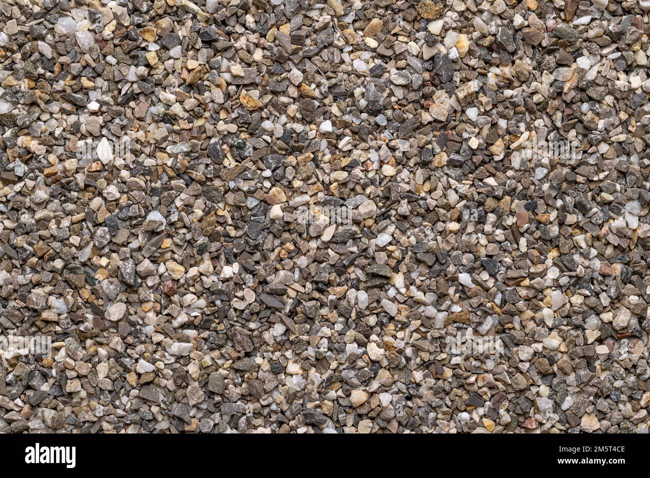 Road and plaster grit, loose chippings, crushed stone, surface, from above. Dry lime- and iron-free quartz sand, used as spreading grit or aggregate. Stock Photo
