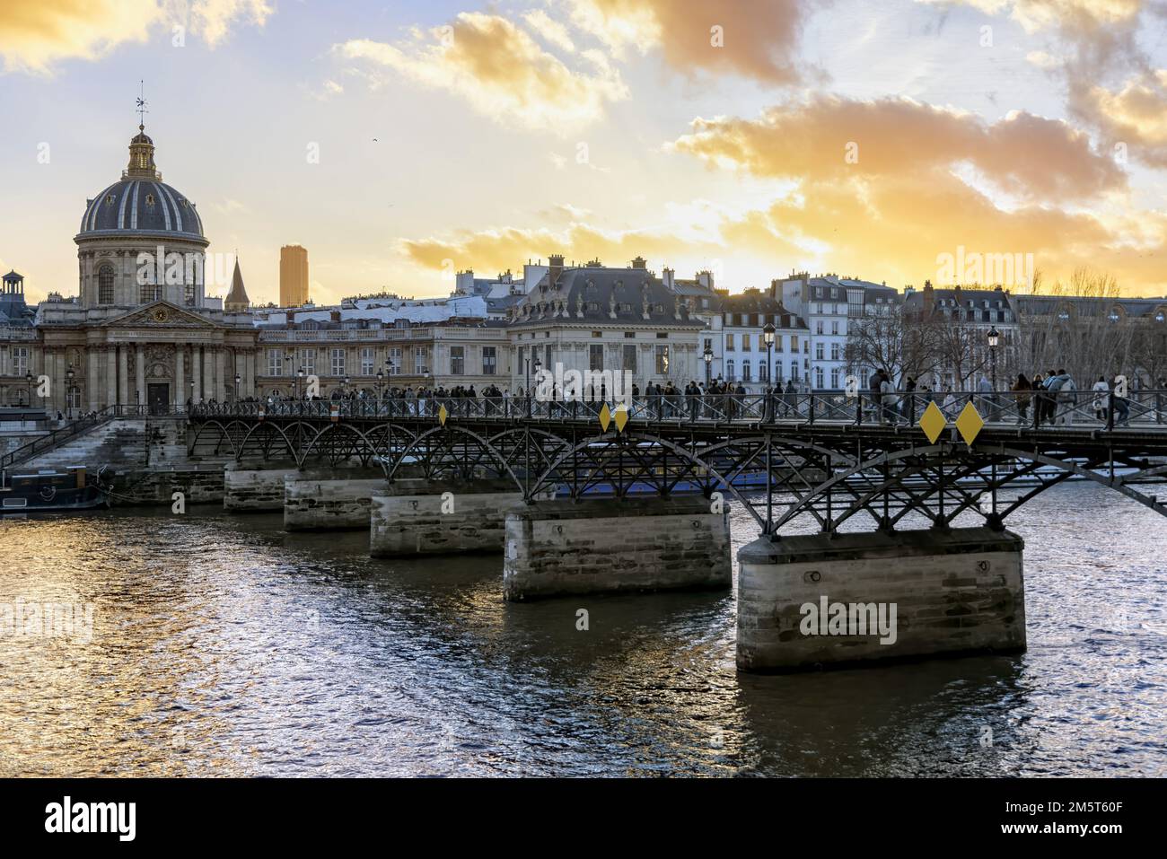 Paris, France. 29th Dec, 2022. The Pont des Arts bridge over Seine ...