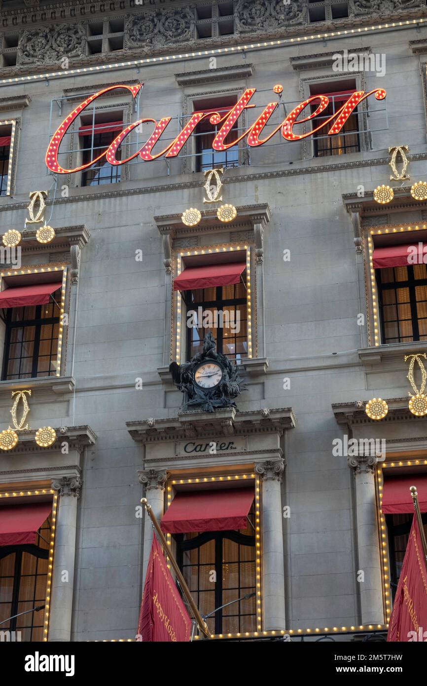 The Cartier Mansion with 2022 Holiday Decorations on Fifth Avenue, New York City, USA Stock Photo