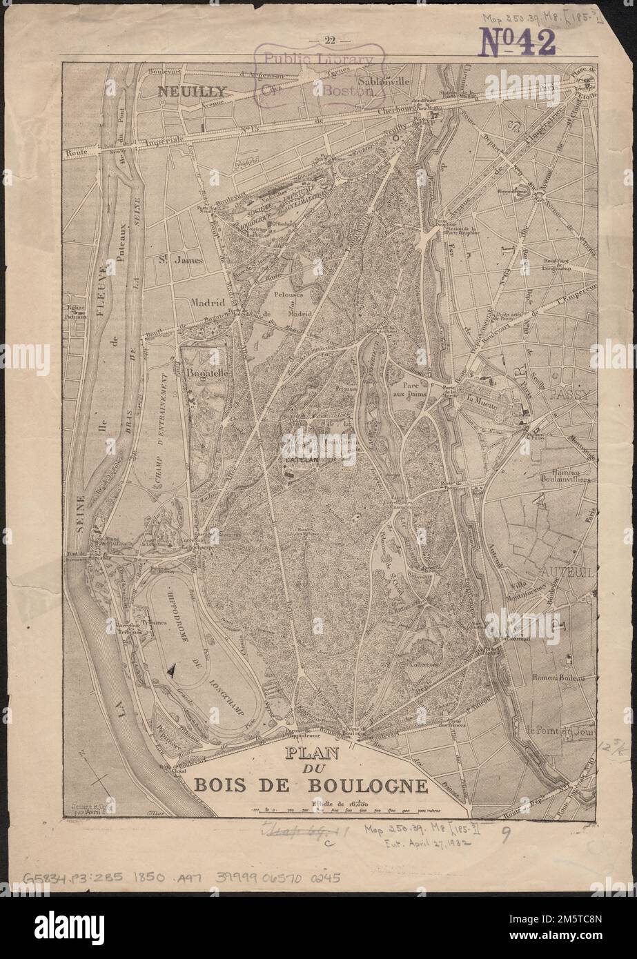 Plan du Bois de Boulogne. Oriented with north to the upper left. Text and illustrations on verso. Pages 21-22 from a book.... , France  , Île-de-France  ,region   , Bois de Boulogne  ,park  France  , Île-de-France  ,region   , Paris Stock Photo