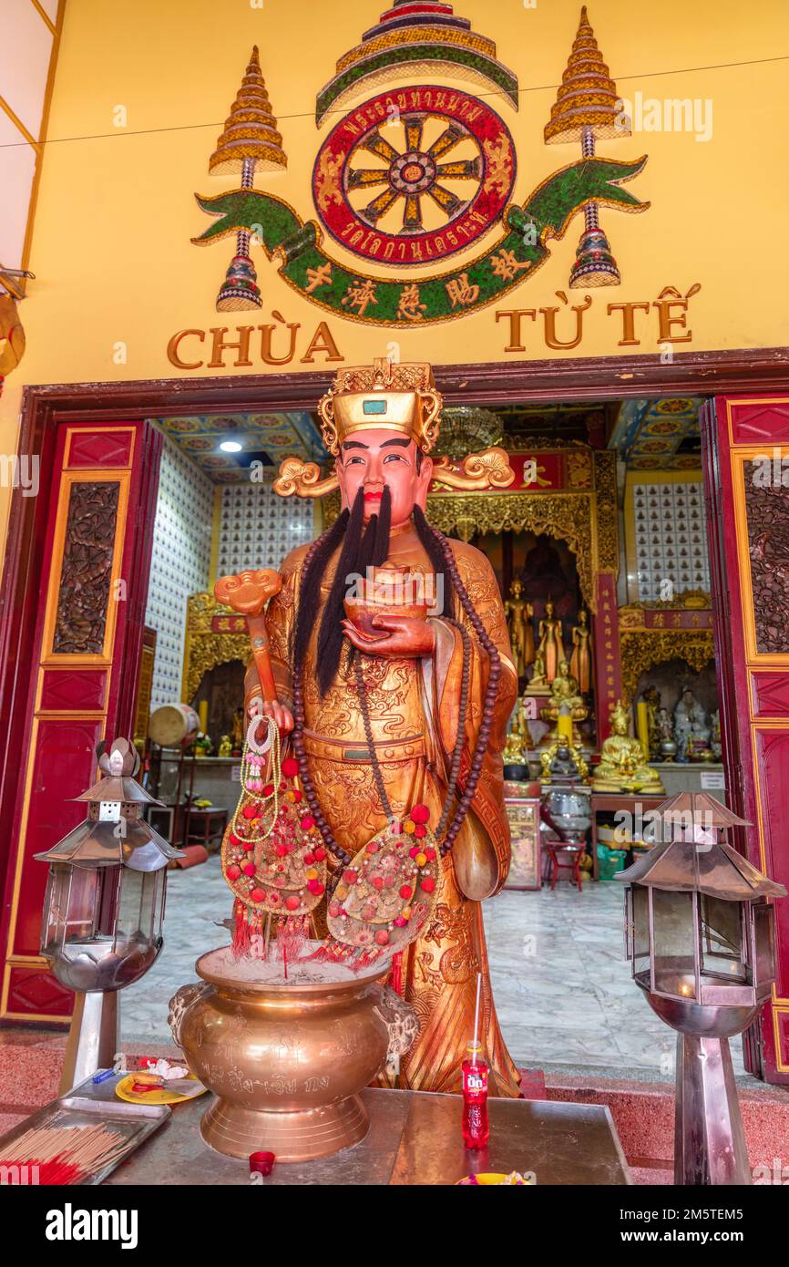 Wat Lokanukroh (Chua Tu Te), Chinese / Vietnamese Buddhist temple. Sampeng lane, Chinatown, Bangkok, Thailand. Stock Photo