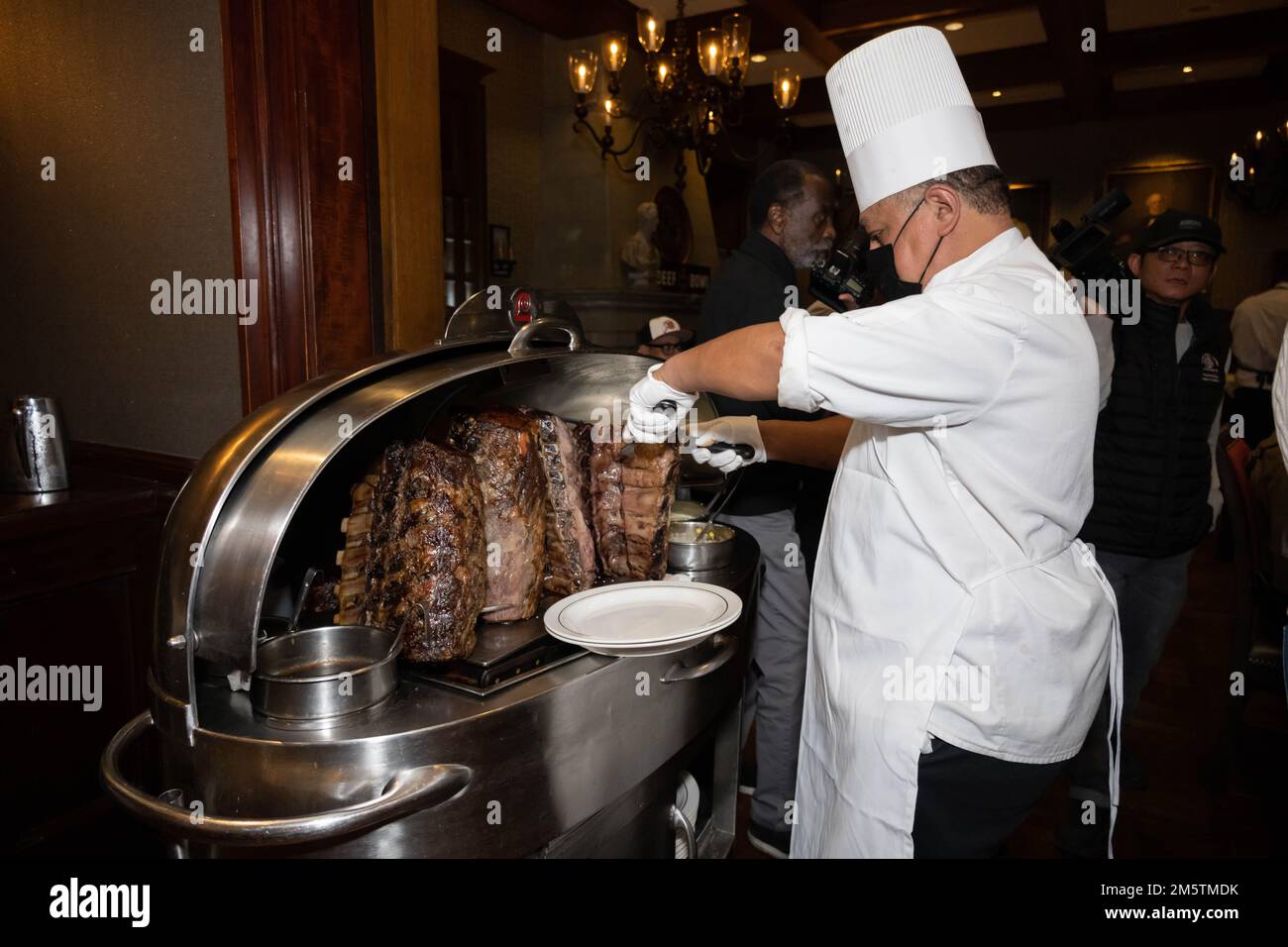 A cook at the 2022 Lawry’s Beef Bowl, Thursday, December 29, 2022, at Lawry’s The Prime Rib, in Los Angeles, CA. (Ed Ruvalcaba/Image of Sport) Stock Photo