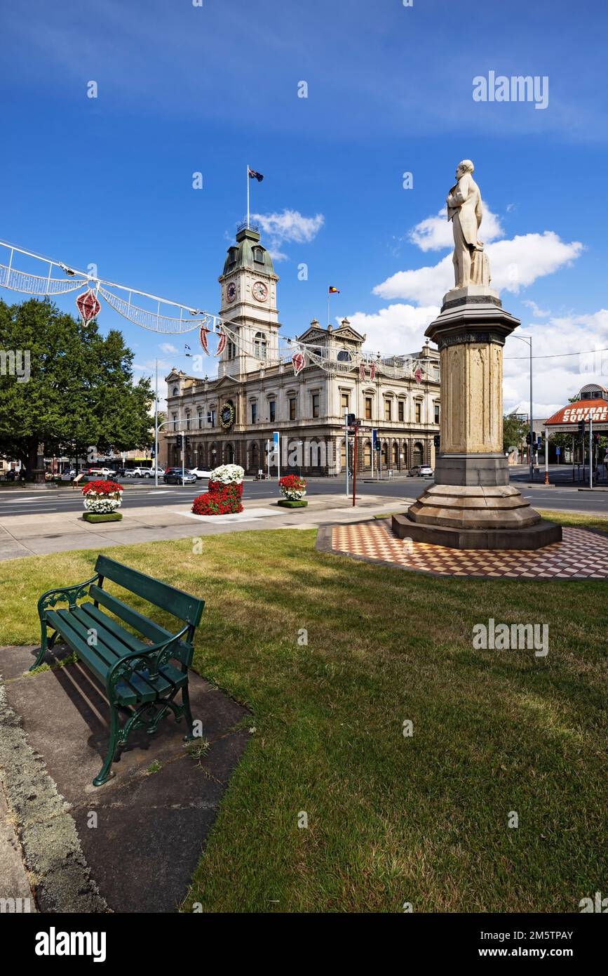 Ballarat Australia / Exterior view of the circa 1872 Ballarat Town Hall at Christmas. The Ballarat Town Hall was opened in 1872 and is a fine example Stock Photo