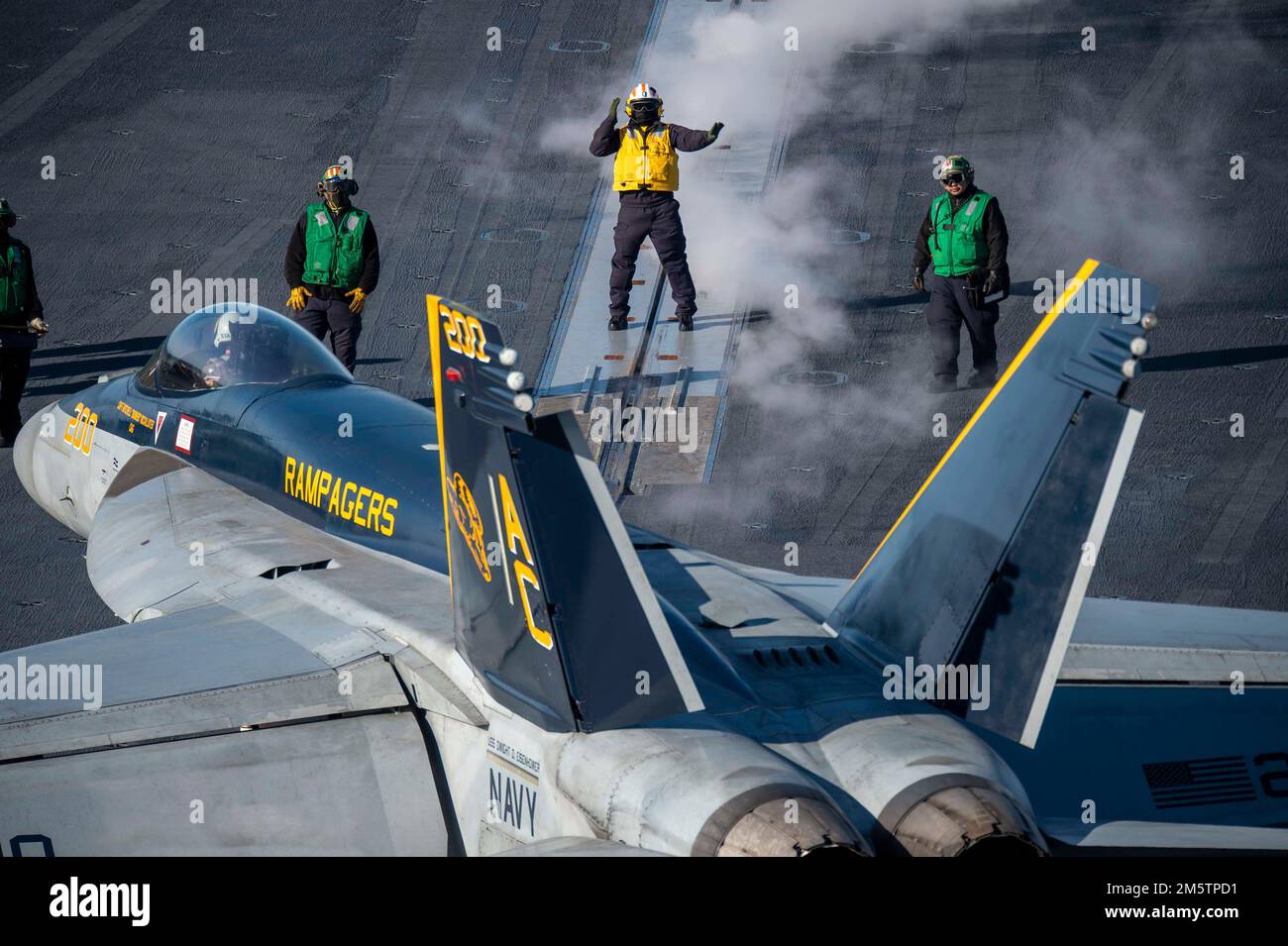 Usa. 14th Dec, 2022. Sailors direct an F/A-18E Super Hornet fighter jet, attached to the 'Rampagers' of Strike Fighter Squadron (VFA) 83, on the flight Decemberk aboard the Nimitz-class aircraft carrier USS Dwight D. Eisenhower (CVN 69). IKE is underway in the Atlantic Ocean conducting precision assistance landing certification. (photo by Mass Communication Specialist 2nd Class Cameron Pinske/Released) Credit: U.S. Navy/ZUMA Press Wire Service/ZUMAPRESS.com/Alamy Live News Stock Photo