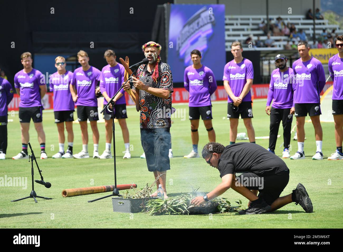 ALBURY NSW, AUSTRALIA. 31 December, 2022. Big Bash League, Sydney Thunder v Hobart Hurricanes.The Aboriginal welcome to country ceremony takes place before the start of the Big Bash League fixture at Lavington Sports Ground. Credit Karl Phillipson/Alamy Live News Stock Photo