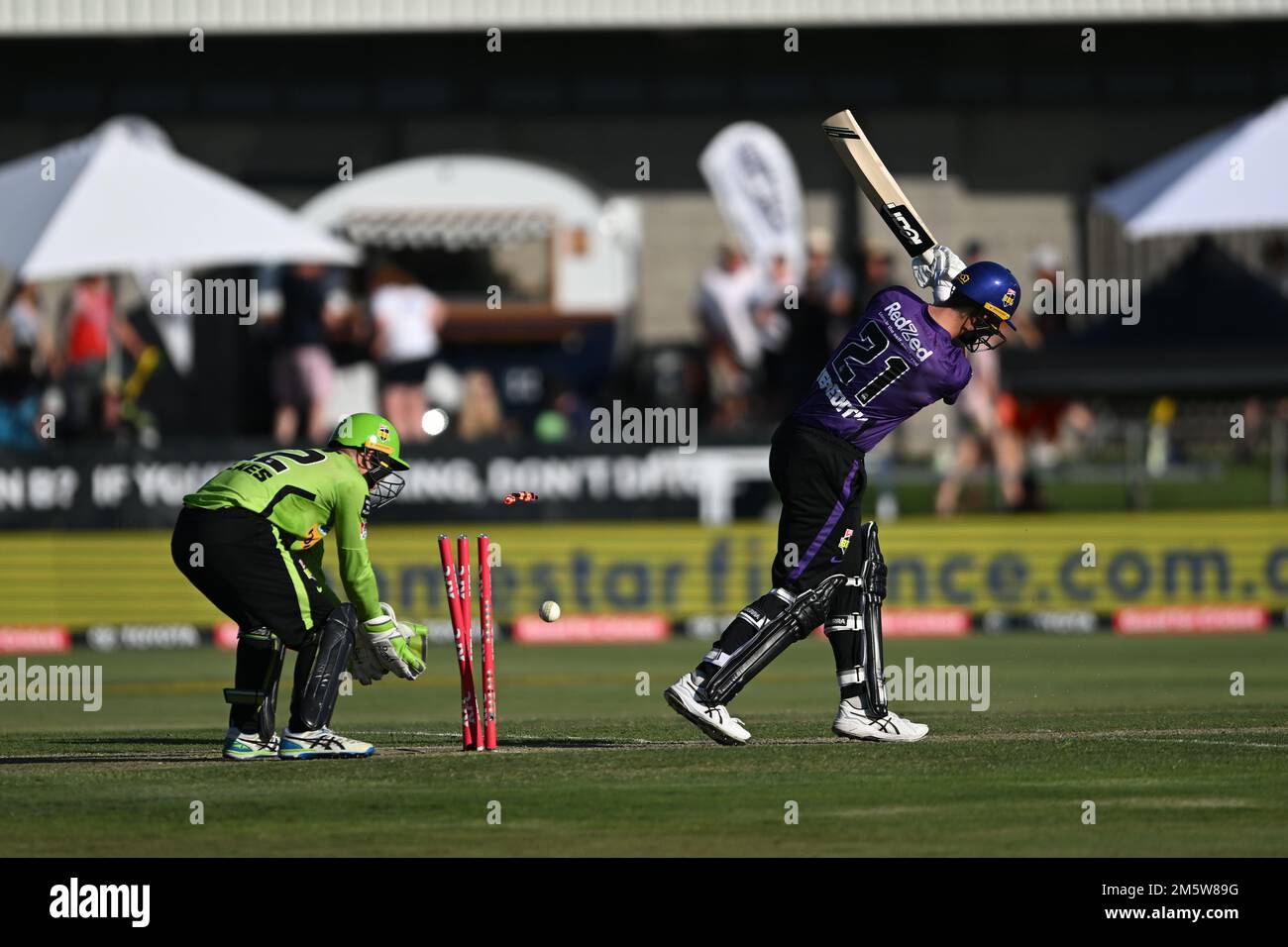 ALBURY NSW, AUSTRALIA. 31 December, 2022. Big Bash League, Sydney Thunder v Hobart Hurricanes. Bails fly as Hobart Hurricanes' batsman Riley Meredith is bowled out at Lavington Sports Ground. Credit Karl Phillipson/Alamy Live News Stock Photo