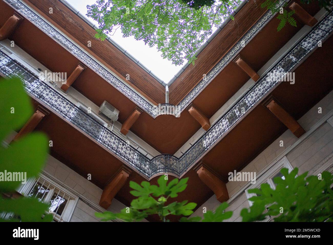 Three floor building hi-res stock photography and images - Alamy