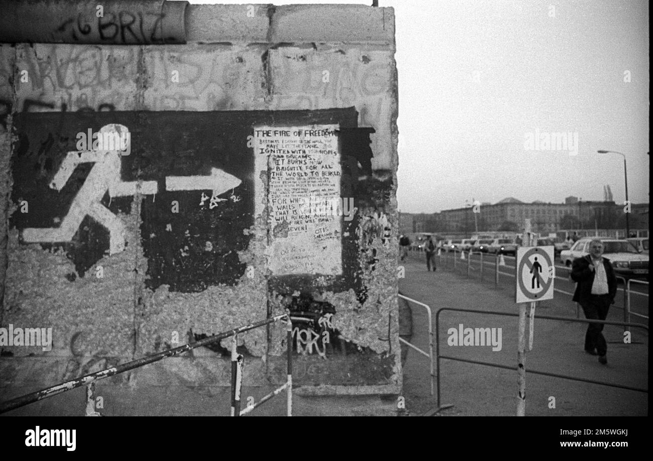 GDR, Berlin, 22 February 1990, Wall at Potsdamer Platz, emergency exit, C Rolf Zoellner Stock Photo