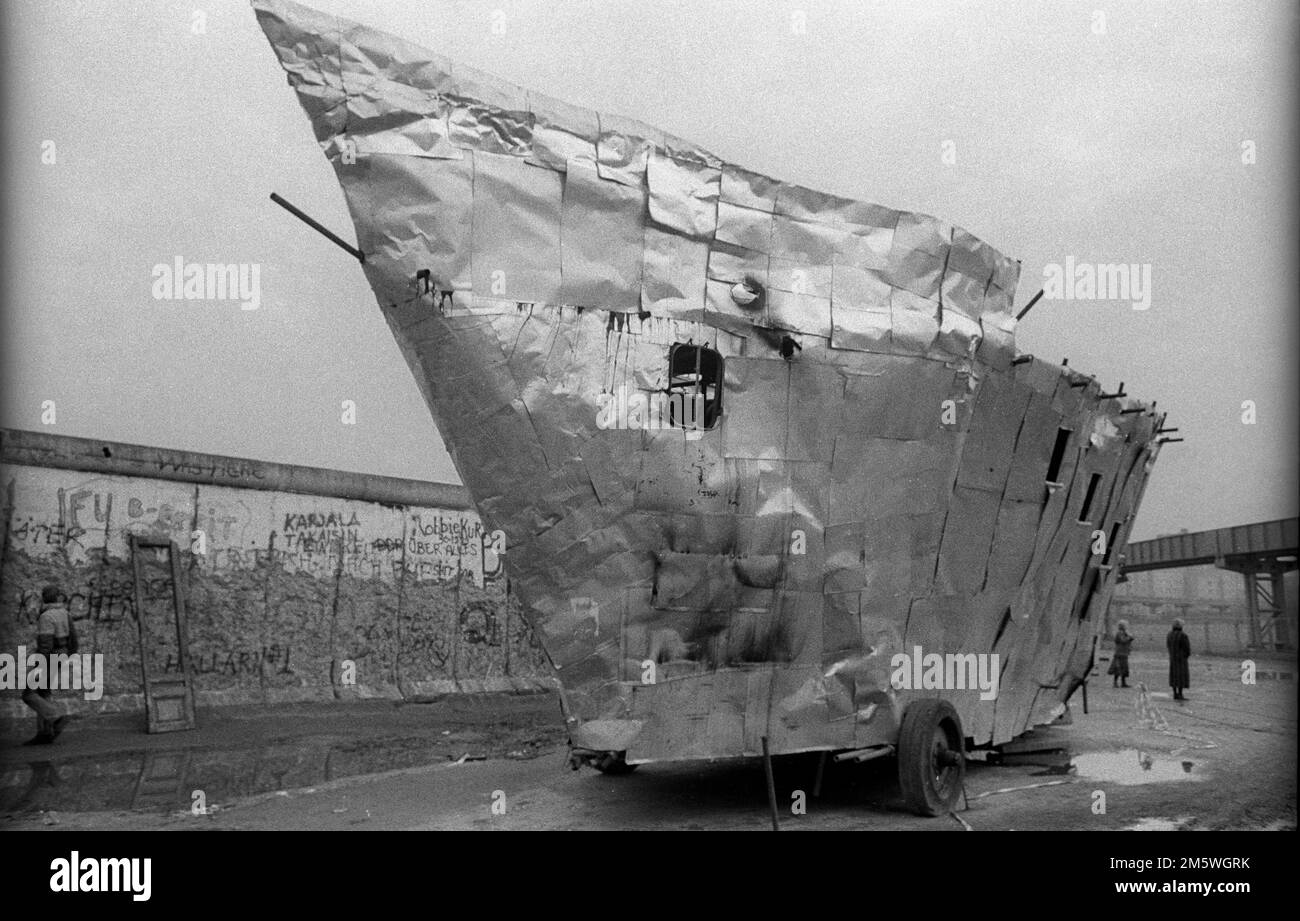 GDR, Berlin, 22, 02. 1990, Wall at Potsdamer Platz, ship (Noah's Ark ?) at Potsdamer Platz, maglev train, C Rolf Zoellner Stock Photo