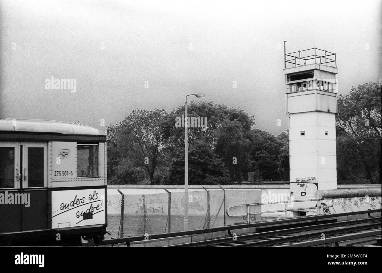 GDR, Berlin, 07. 06. 1990, border guards at the Liesenbruecke, watchtower, S-Bahn, coming from Wedding, between the walls, C Rolf Zoellner Stock Photo