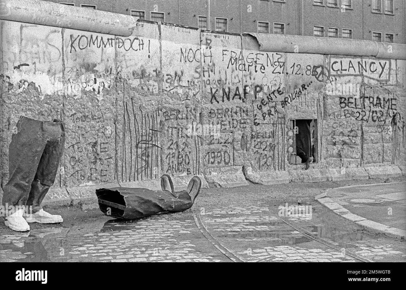 GDR, Berlin, 26. 02. 1990, Wall at Potsdamer Platz, legs, shoes of a cardboard figure, C Rolf Zoellner Stock Photo