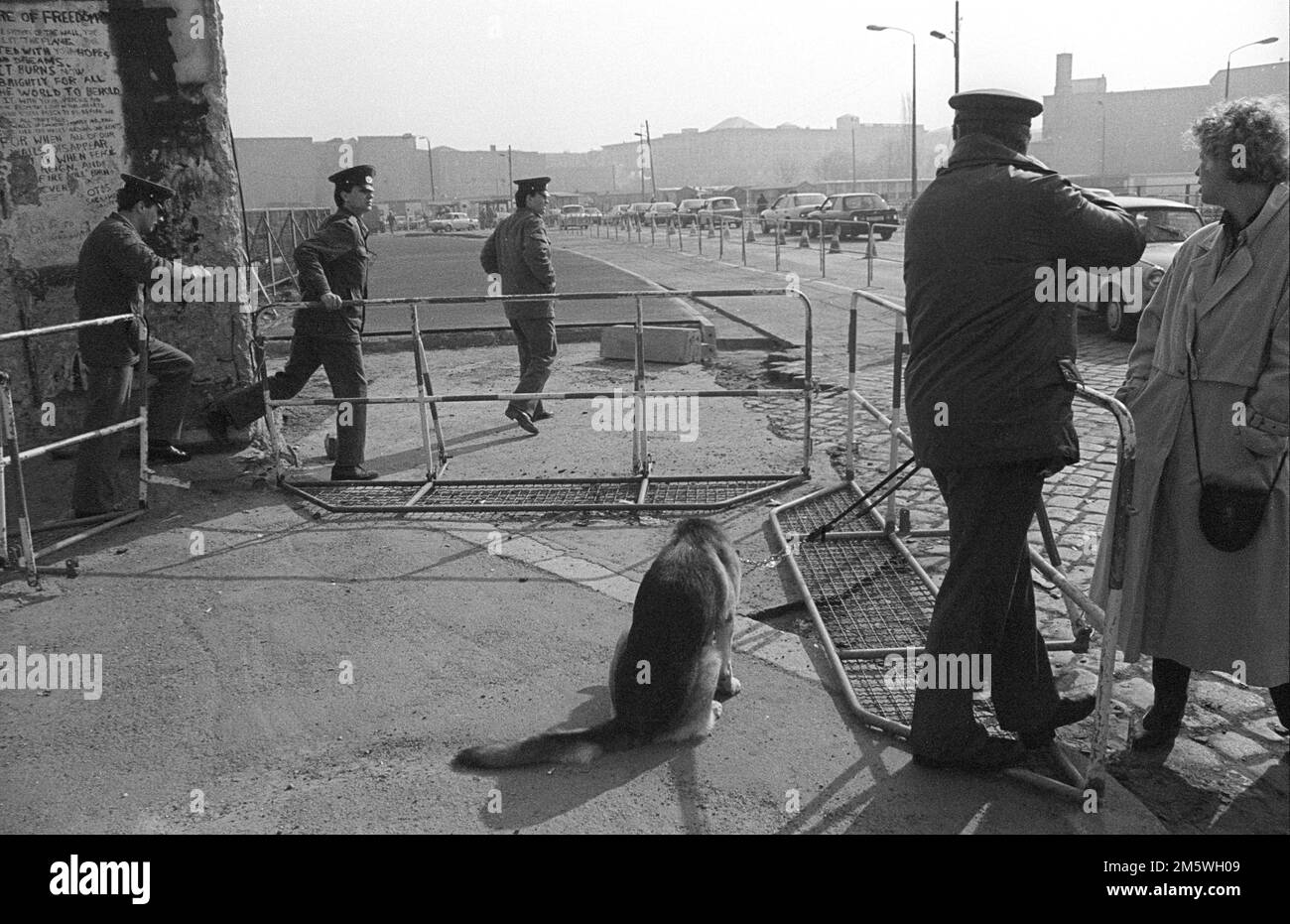 GDR, Berlin, 16. 031990, Wall at Potsdamer Platz, border guards, policemen and dog Stock Photo
