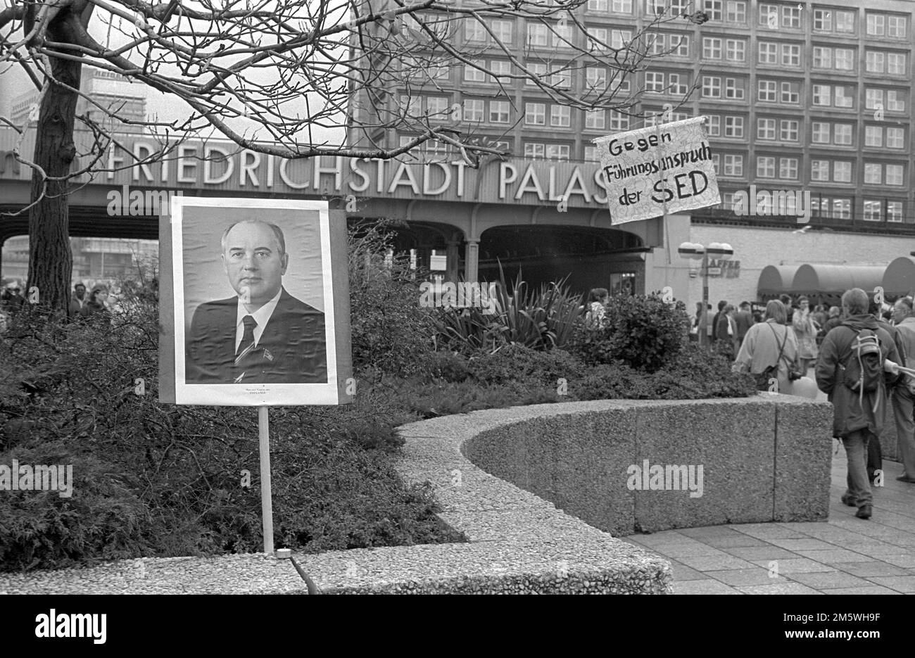 Demonstration german reunification Black and White Stock Photos ...