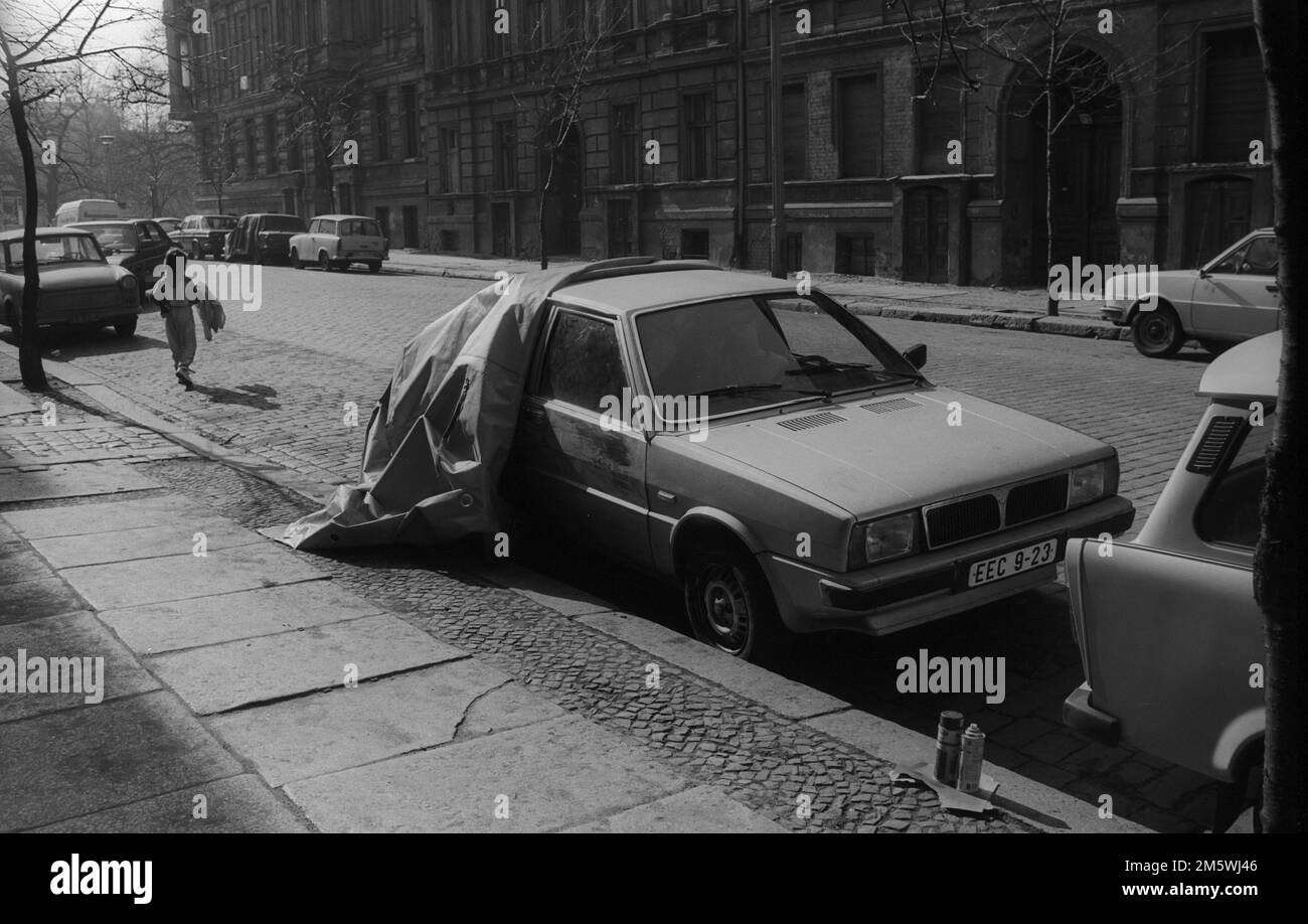 Germany, Berlin, 14. 03. 1991, covered car in the Christinenstrasse . C Rolf Zoellner Stock Photo