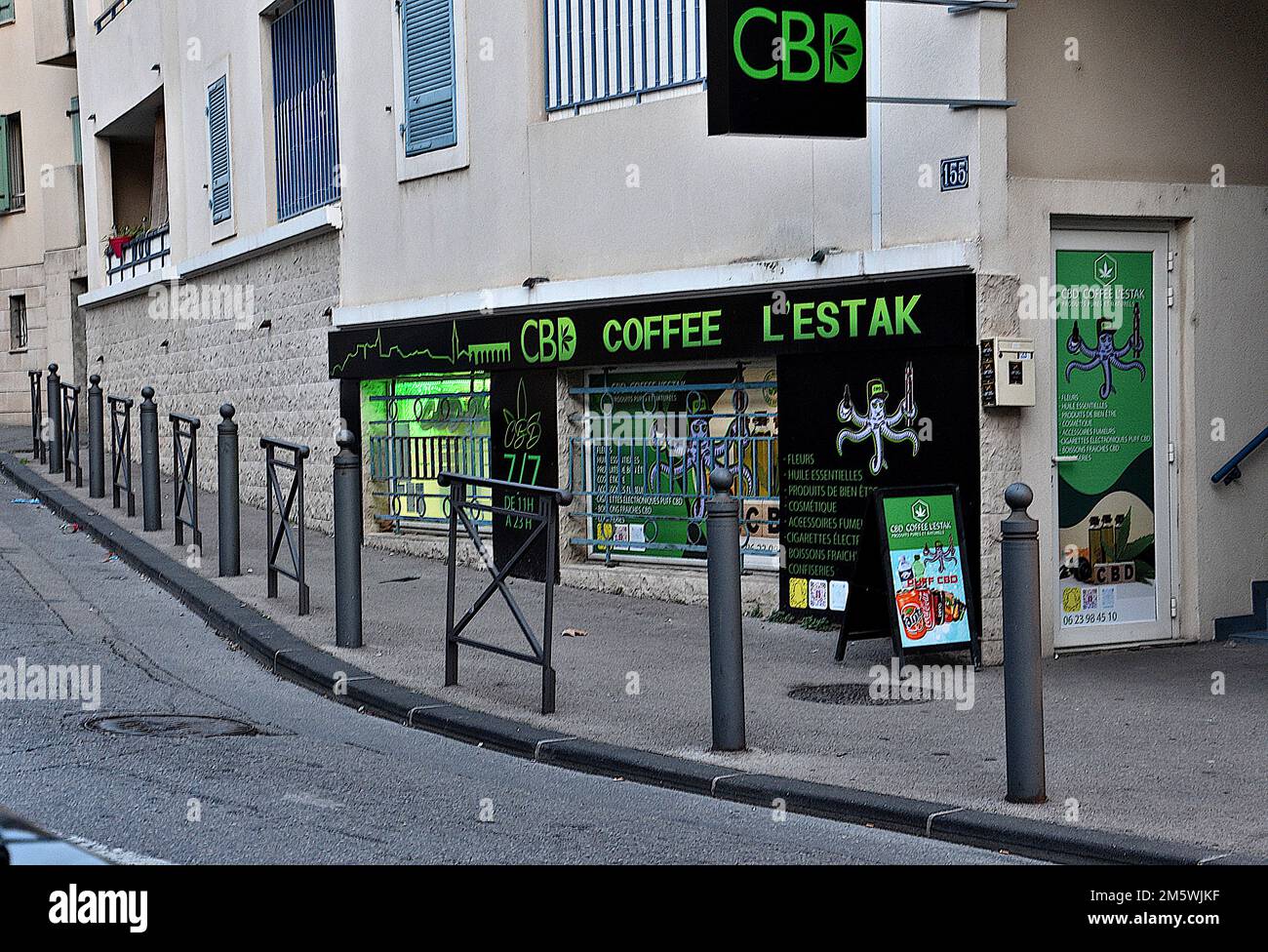 Cbd flower shop hi-res stock photography and images - Alamy Cbd flower shop hi-res stock photography and images - Alamy