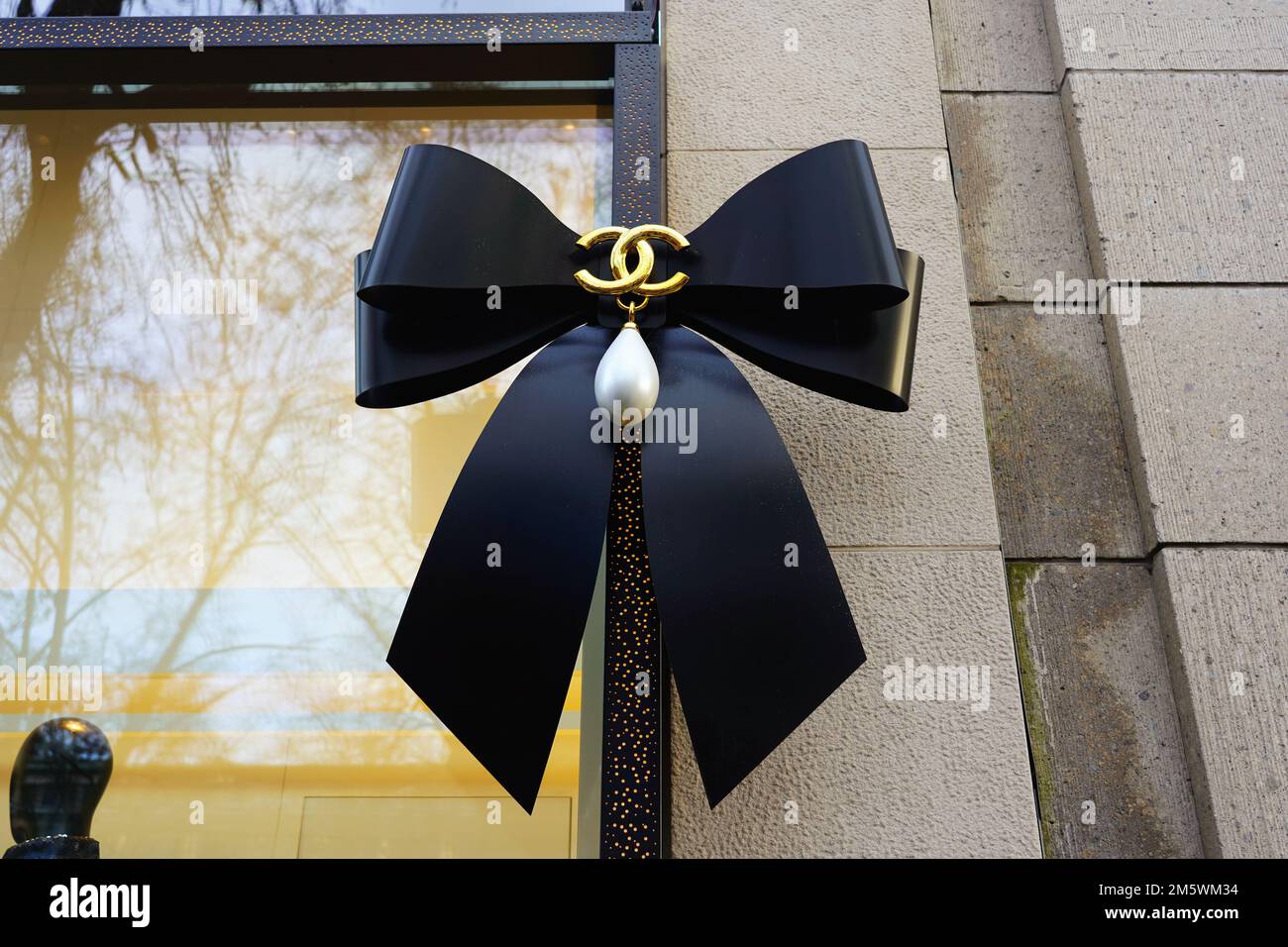Huge Chanel ribbon at a Chanel designer store in Düsseldorf/Germany. Stock Photo