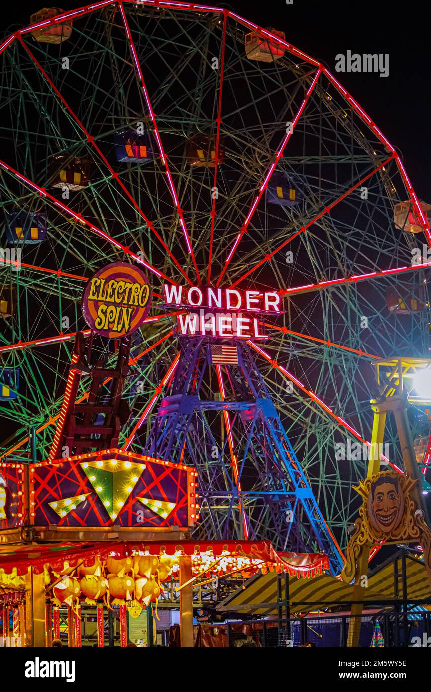 Luna park coney island night hi-res stock photography and images - Alamy