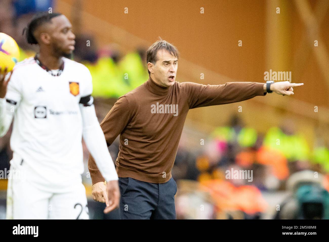 Wolverhampton, UK. 31st December 2022. Wolverhampton, UK. 31st Dec 2022. Julen Lopetegui, manager of Wolves gestures on the touchline during the Premier League match between Wolverhampton Wanderers and Manchester United at Molineux, Wolverhampton on Saturday 31st December 2022. (Credit: Gustavo Pantano | MI News ) Credit: MI News & Sport /Alamy Live News Stock Photo