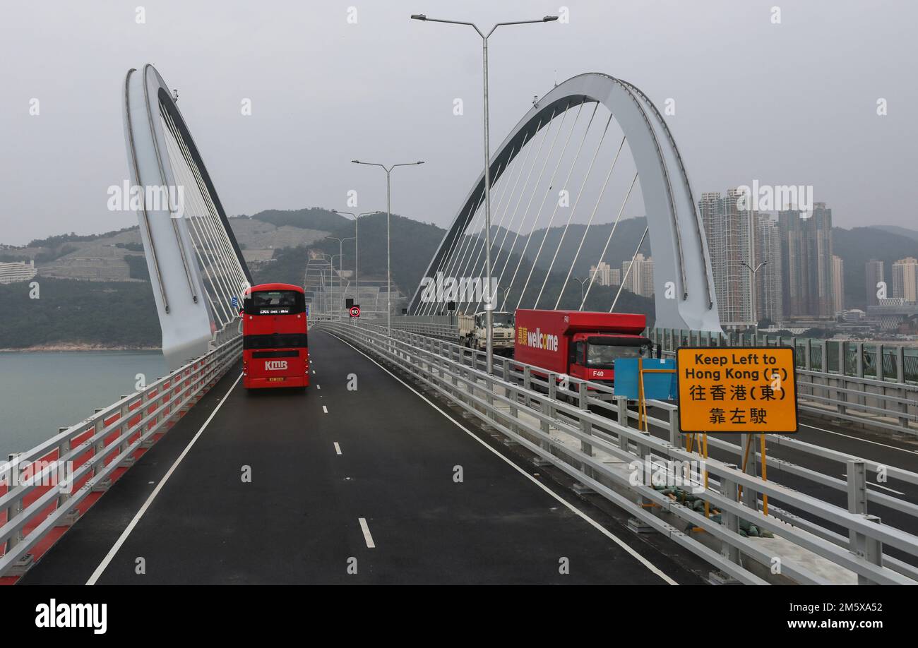Bus 298X crosses the new tunnel linking Tseung Kwan O and Lam Tin, as