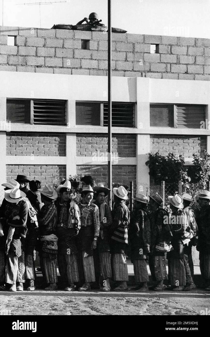 Indians queue to vote in Soloa, Quiche provice under the watchful eye of the army. Guatemala, 7th March 1982 Stock Photo