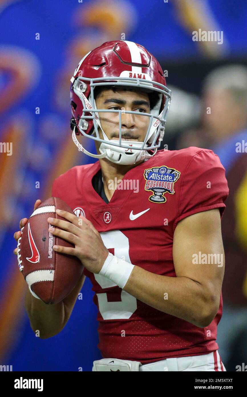 December 31, 2022 Alabama quarterback Bryce Young (9) looks for a pass