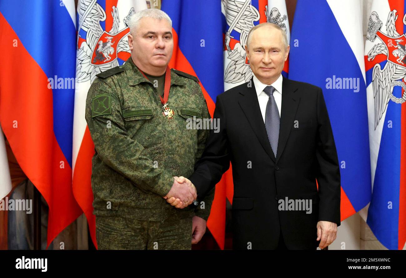 Rostov-on-Don, Russia. 31st Dec, 2022. Russian President Vladimir Putin presents soldiers with the 1st Donetsk Army Corps, 2nd Lugansk-Severodonetsk Army Corps, Donetsk Higher Combined Arms Command School with awards during a ceremony at the Southern Military District headquarters, December 31, 2022 in Rostov-on-Don, Russia. Putin presented awards and delivered his New Year address during the visit. Credit: Mikhail Klimentyev/Kremlin Pool/Alamy Live News Stock Photo
