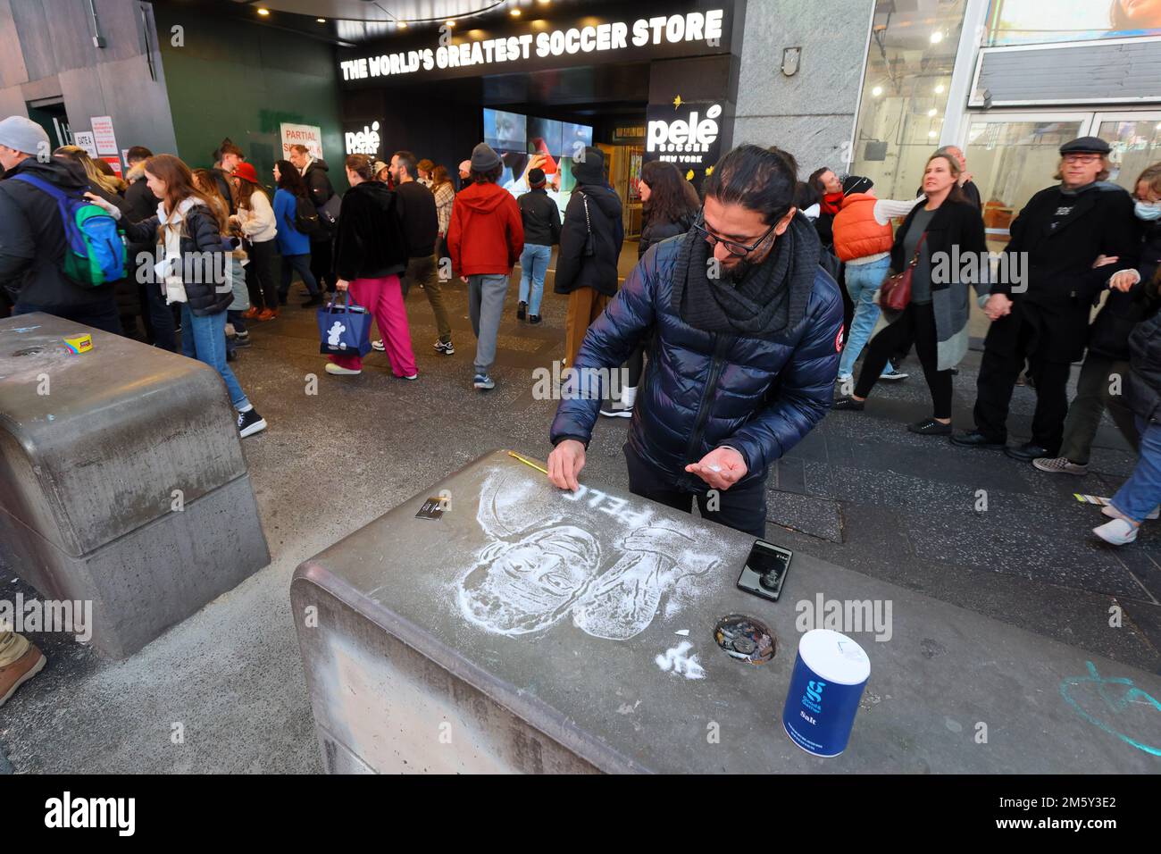 Amir Hussain, sand & salt artist, draws a tribute to soccer legend Pelé outside Pele Soccer store in Times Square, New York, December 29, 2022. Stock Photo