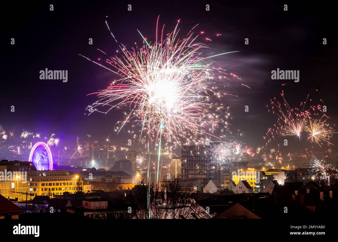 Stuttgart, Germany. 01st Jan, 2023. For the New Year, fireworks over  Stuttgart's city center. On New Year's Eve, fireworks are banned in  Stuttgart's city ring - outside the city ring, fireworks may